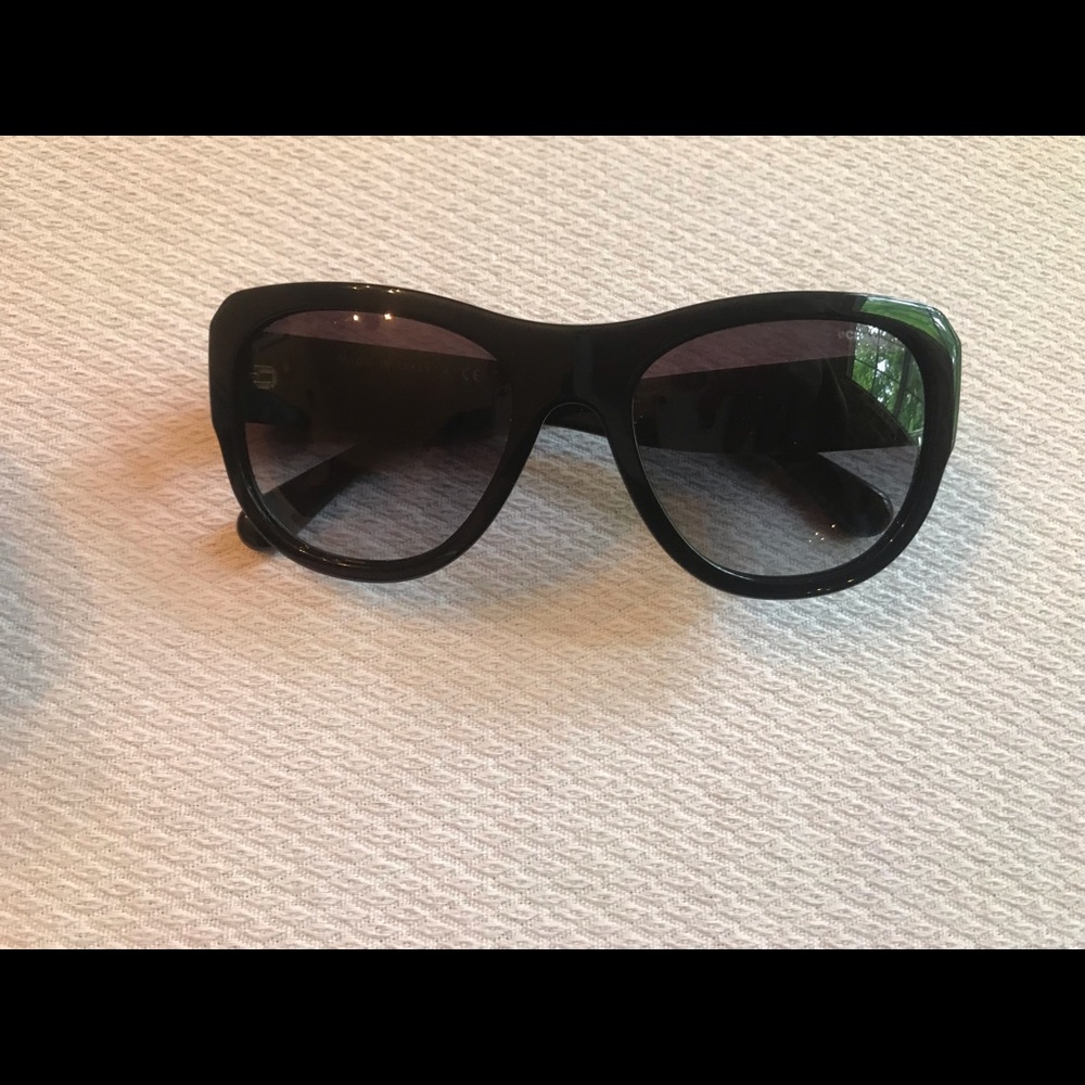 Chanel sunglasses authentic black w navy lining